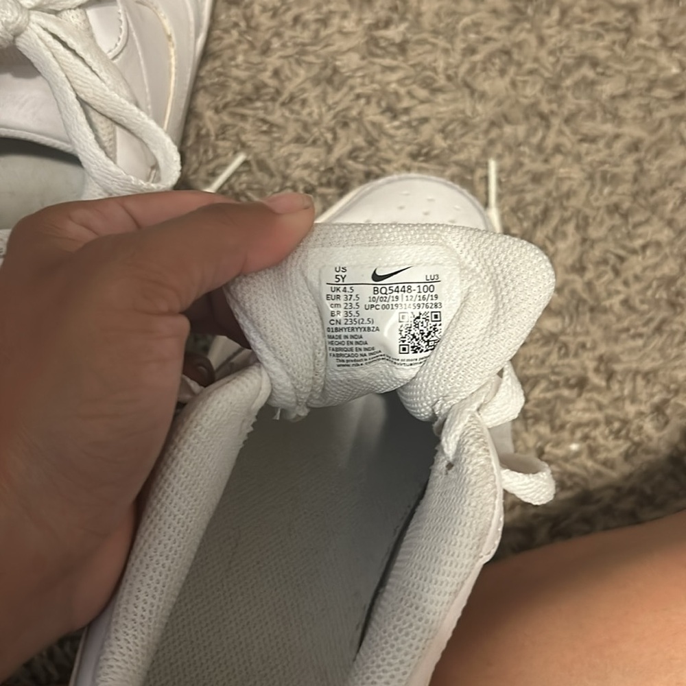 Nike - Picture 3 of 3
